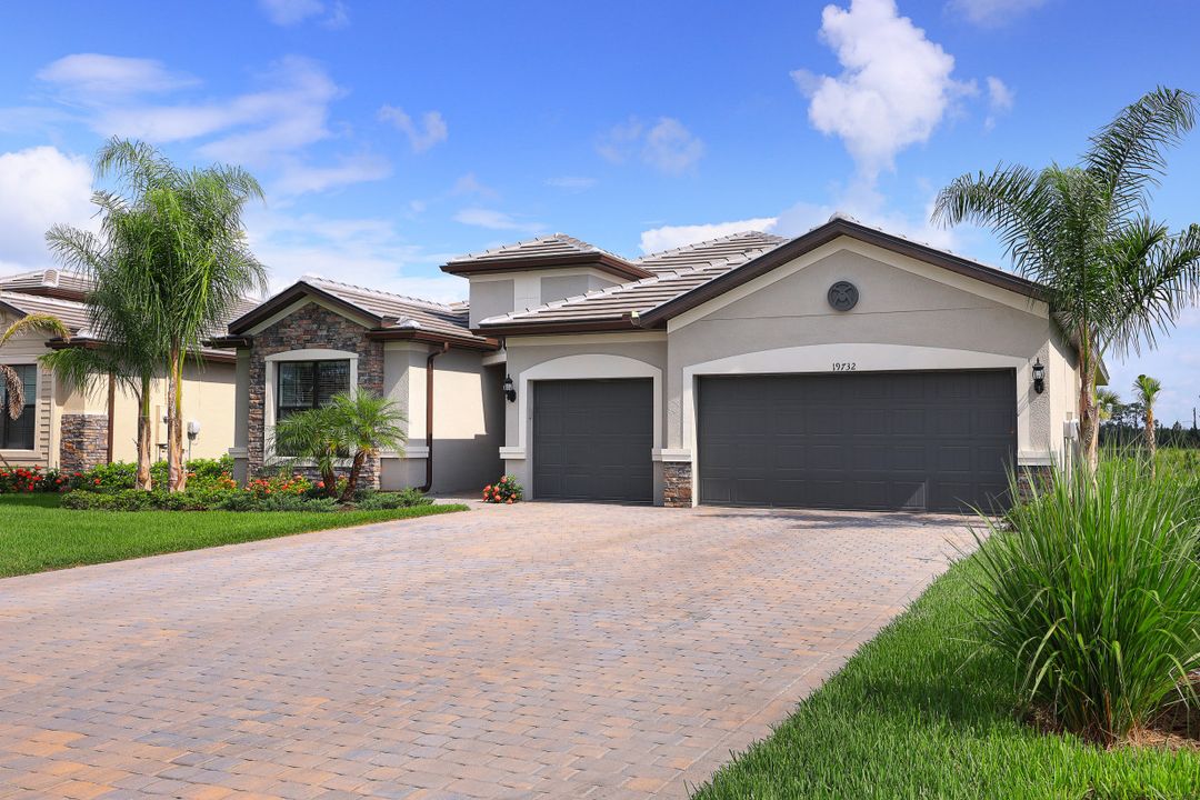19732 Beechcrest Pl, Estero, FL 33913
