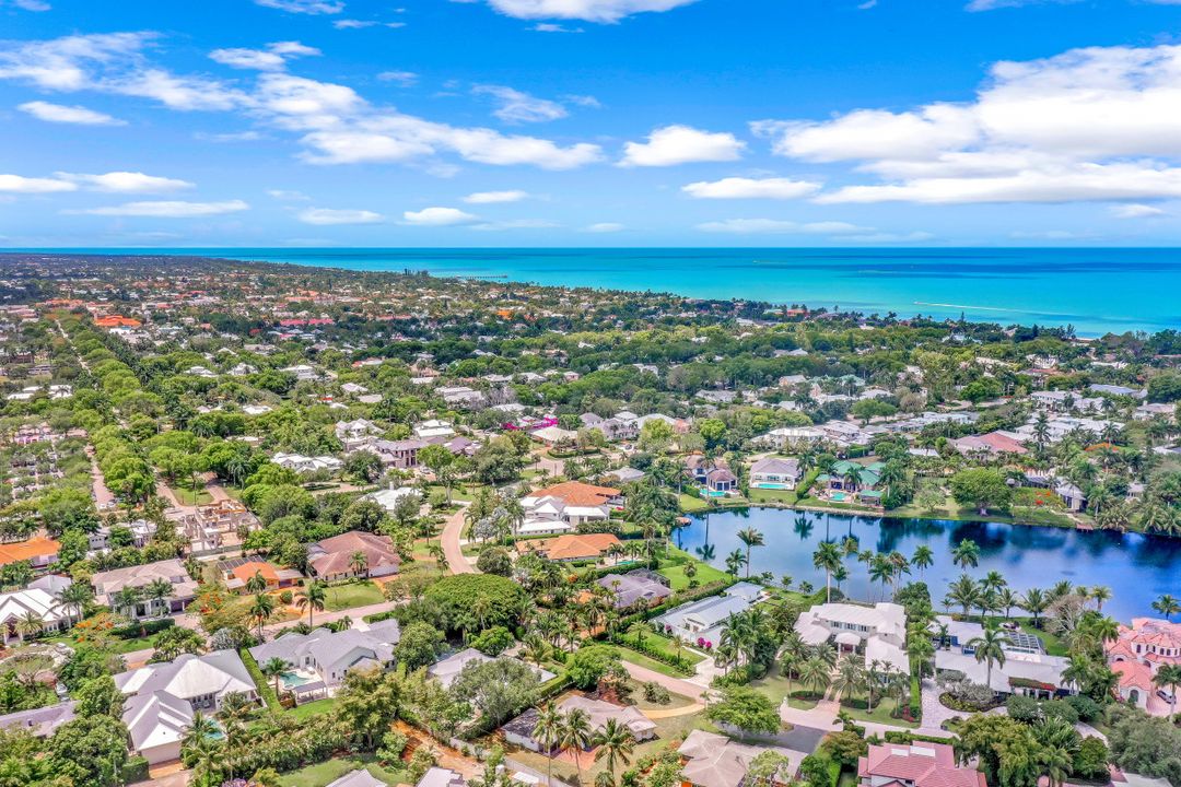 566 Palm Cir E, Naples, FL 34102