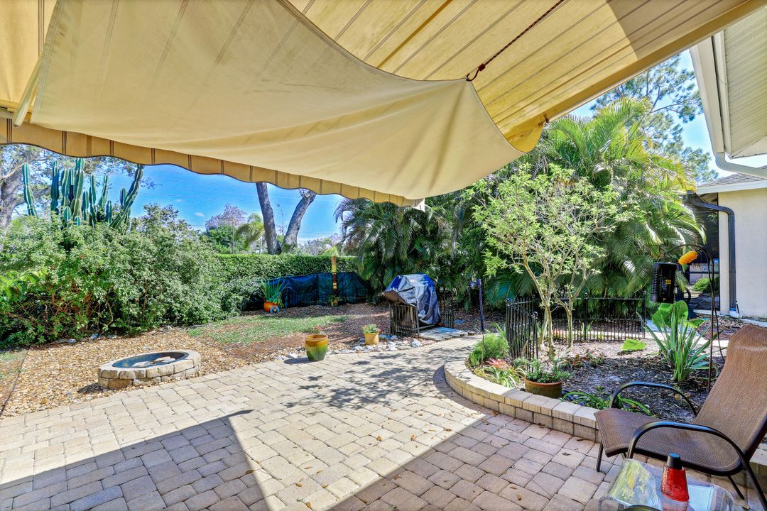 200 Stanhope Cir, Naples, FL 34104