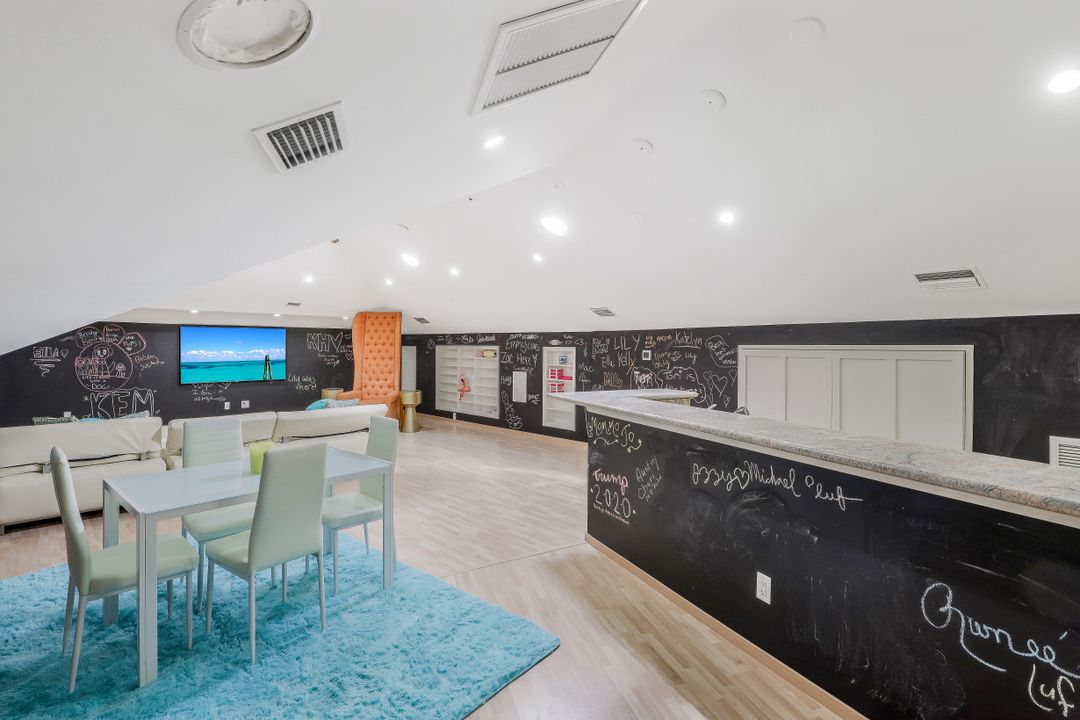 6262 Standing Oaks Ln, Naples, FL 34119