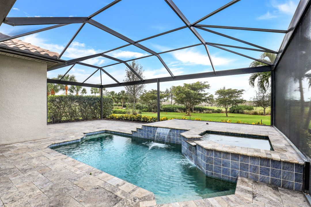 8815 Vaccaro Ct, Naples, FL 34119