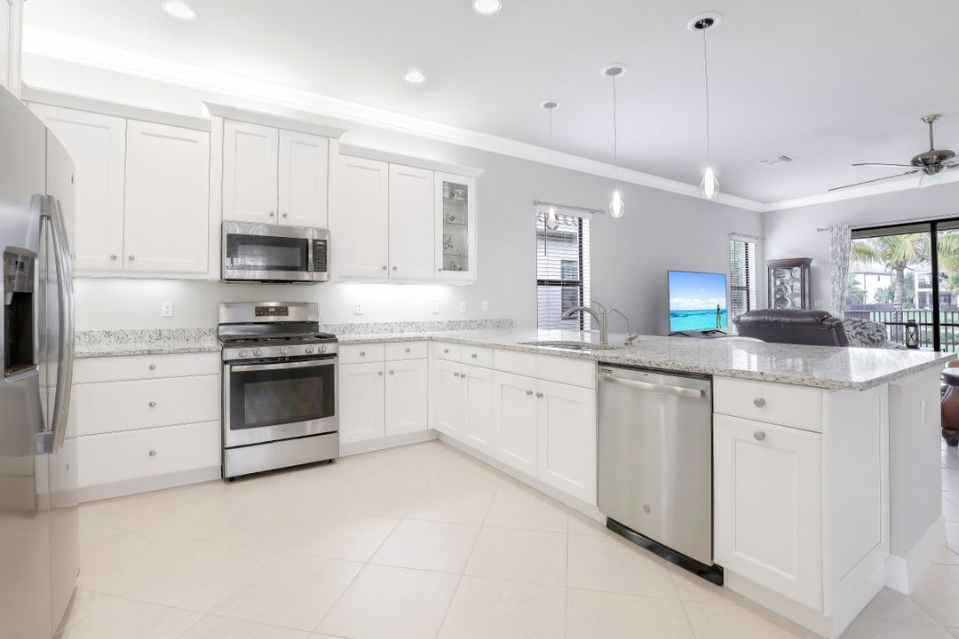 4554 Luminary Ave, Naples, FL 34119