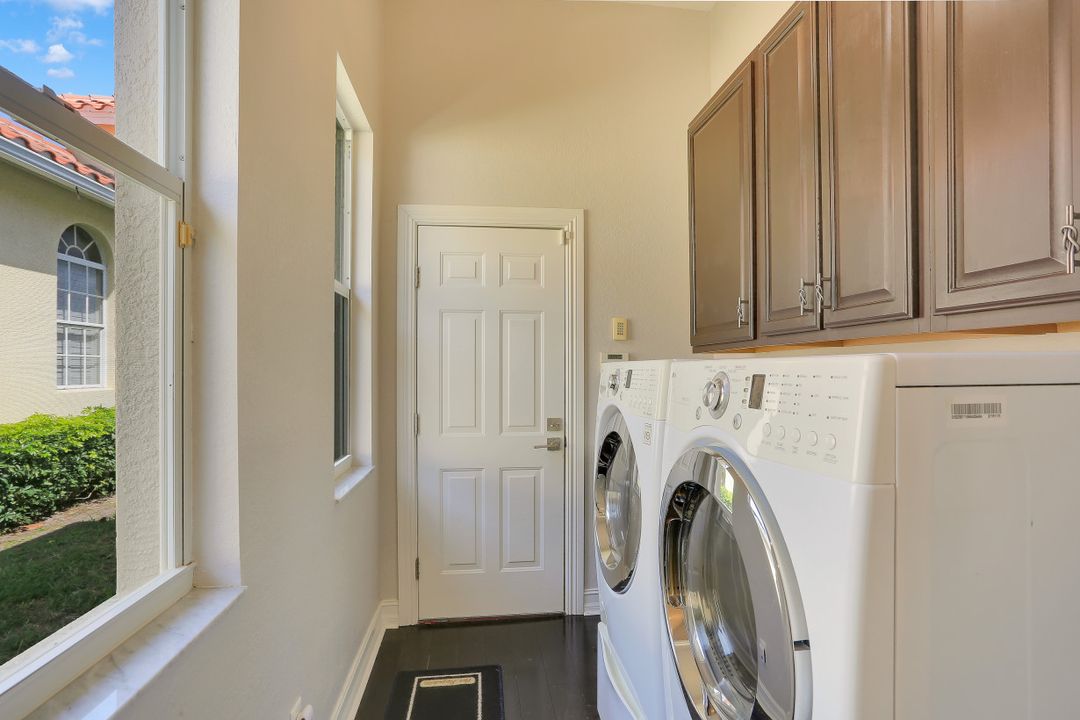 2892 Coco Lakes Pl, Naples, FL 34105