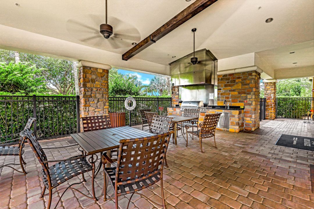 8447 Palacio Terrace W, Naples, FL 34114