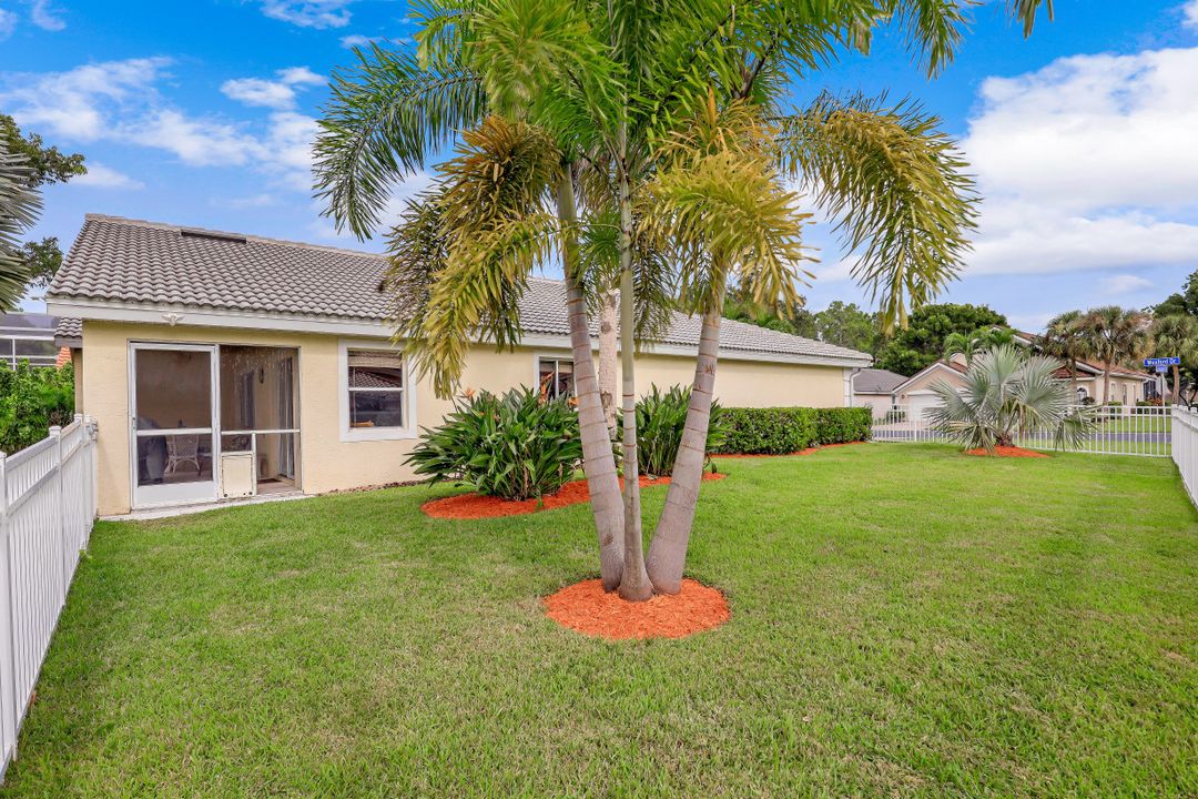 7927 Wexford Dr, Naples, FL 34104