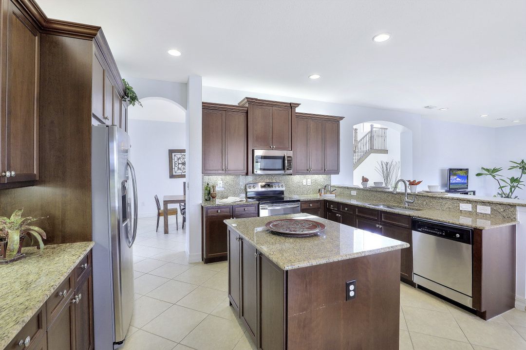 3718 Pleasant Springs Dr, Naples, FL 34119