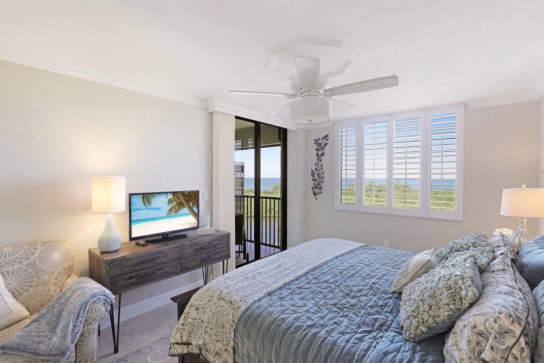 17 Bluebill Ave #1005, Naples, FL 34108