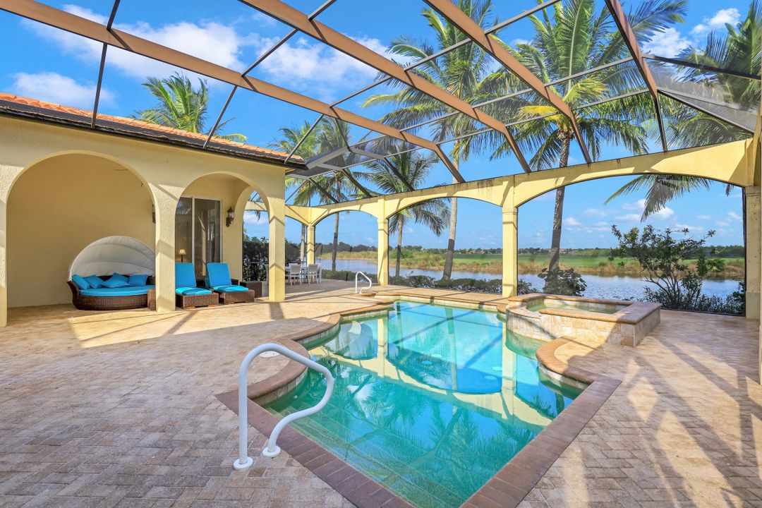 8560 Bellagio Dr, Naples, FL 34114