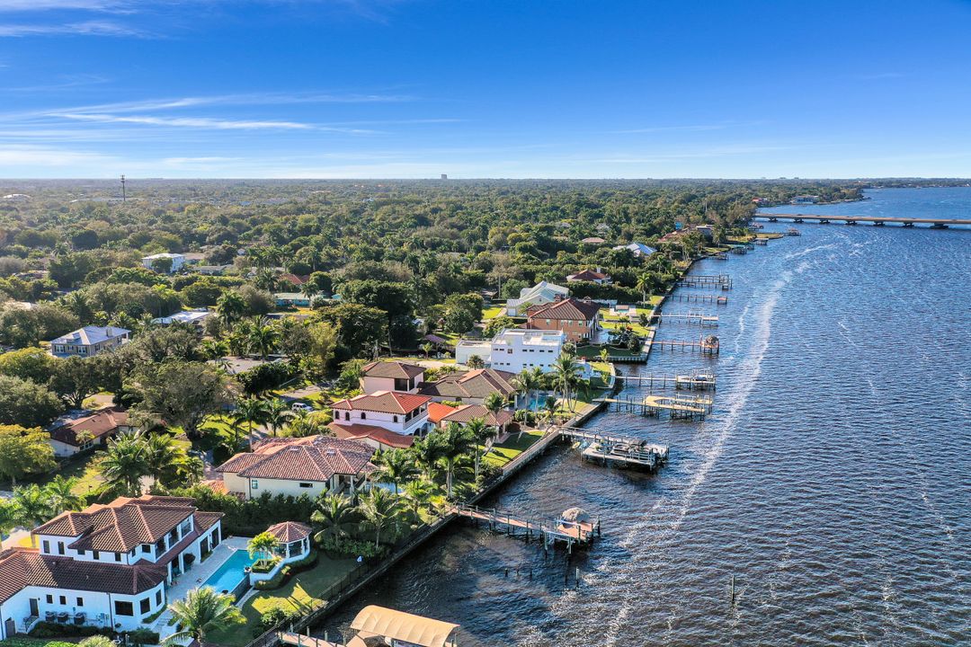 3944 W Riverside Dr, Fort Myers, FL 33901