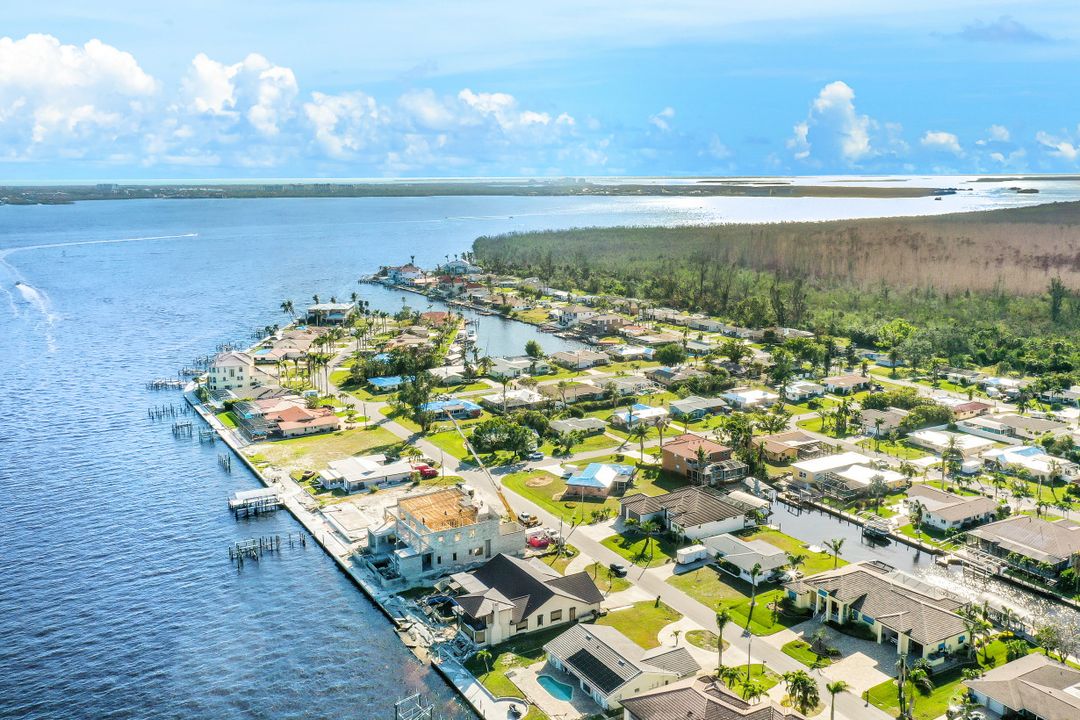 5828 SW 1st Ave, Cape Coral, FL 33914