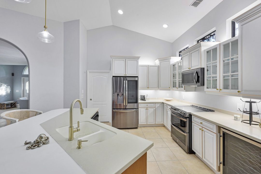 2047 Terrazzo Ln, Naples, FL 34104