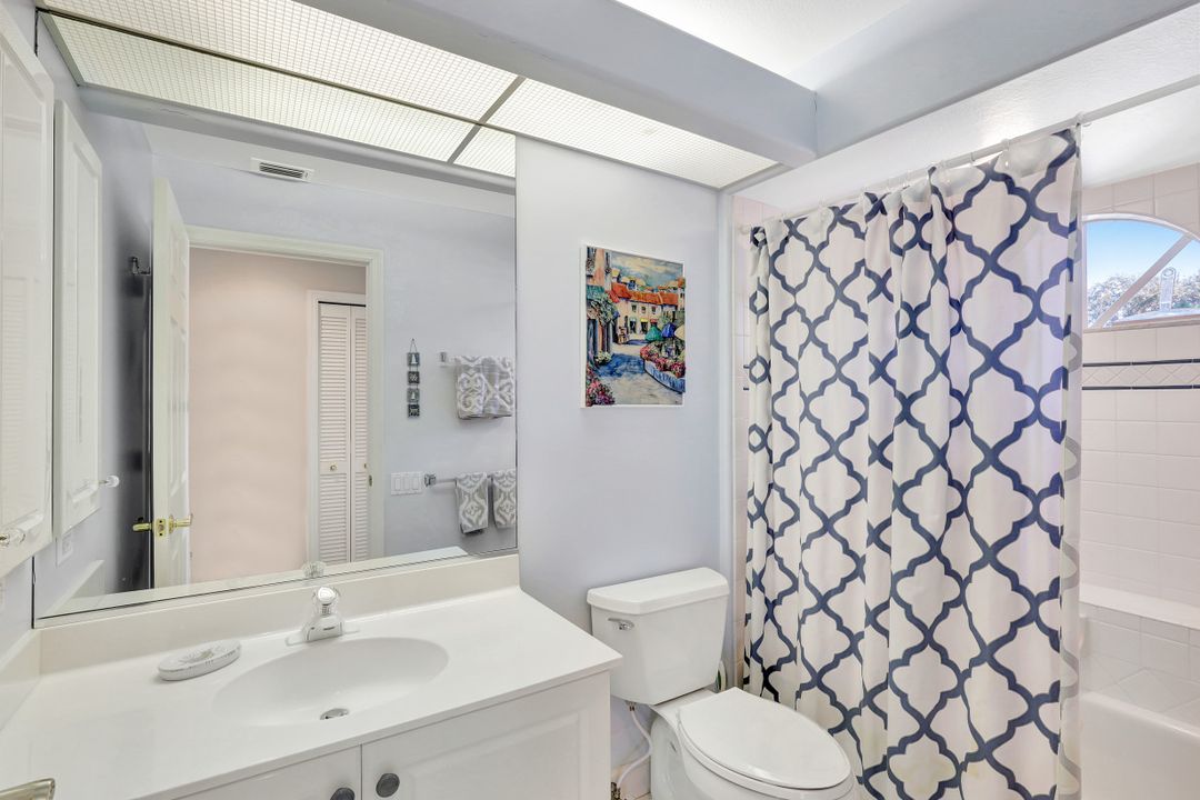 242 Edgemere Way E, Naples, FL 34105