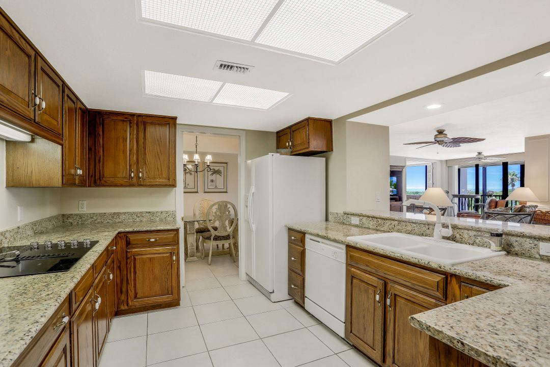 5601 Turtle Bay Dr #302, Naples, FL 34108