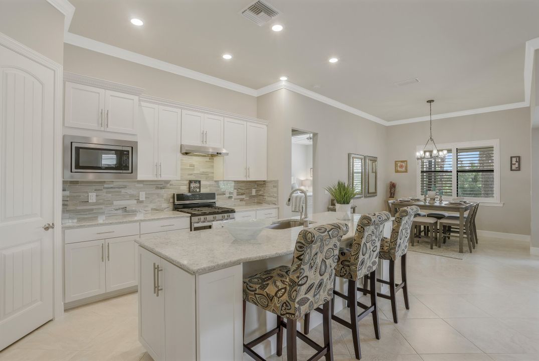 9350 Greyhawk Trl, Naples, FL 34120