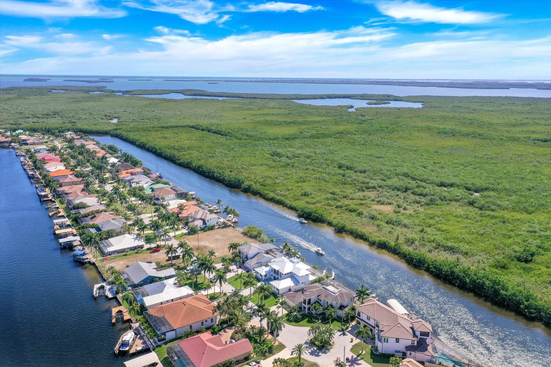 5210 SW 28th Pl, Cape Coral, FL 33914