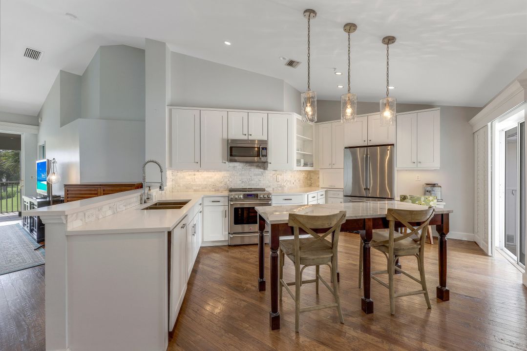 5100 Cedar Springs Dr #201, Naples, FL 34110