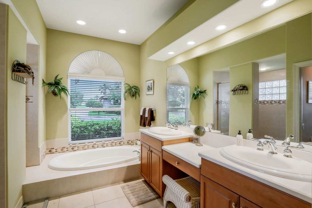 581 Wedgewood Way, Naples, FL 34119