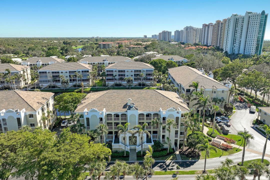 7606 Pebble Creek Cir #304, Naples, FL 34108