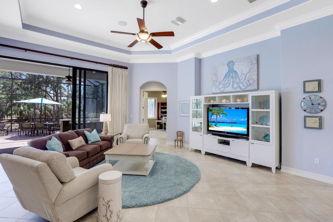 7413 Byrons Way, Naples, FL 34113