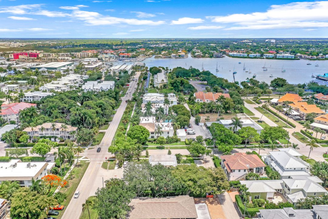 780 10th Ave S #6, Naples, FL 34102