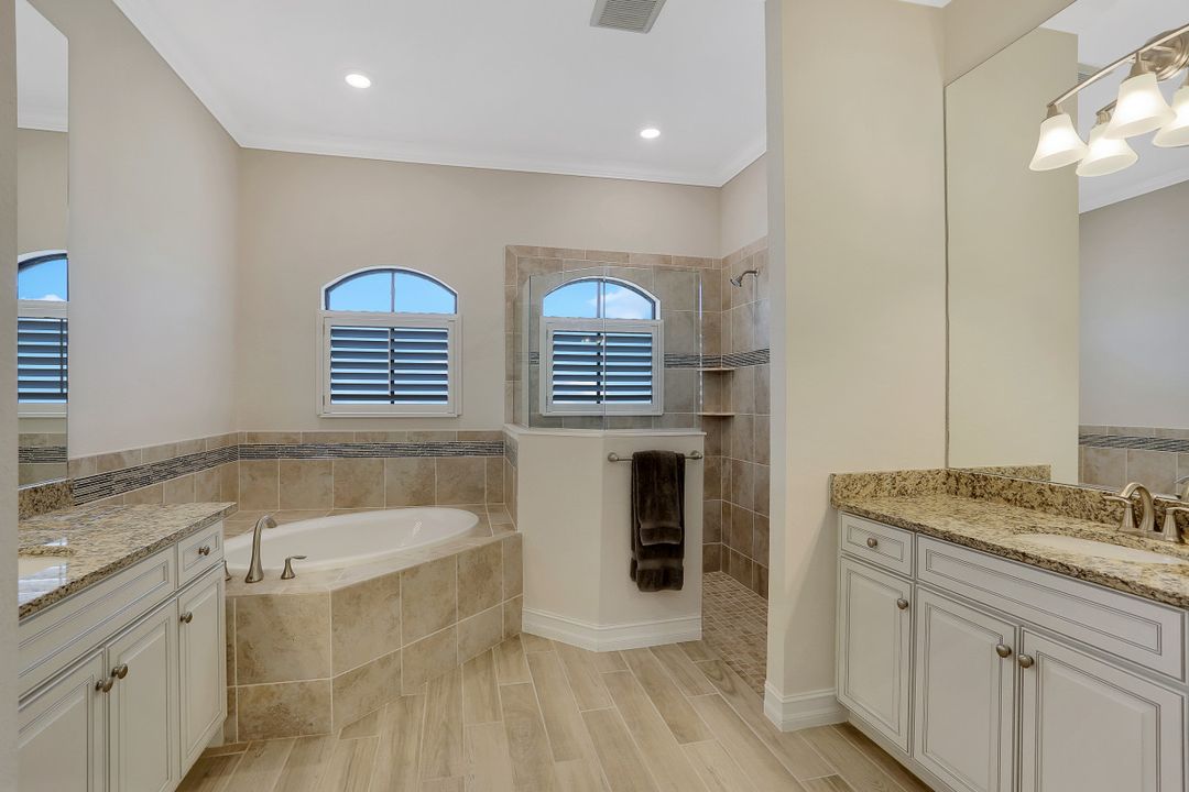 2296 Somerset Pl, Naples, FL 34120