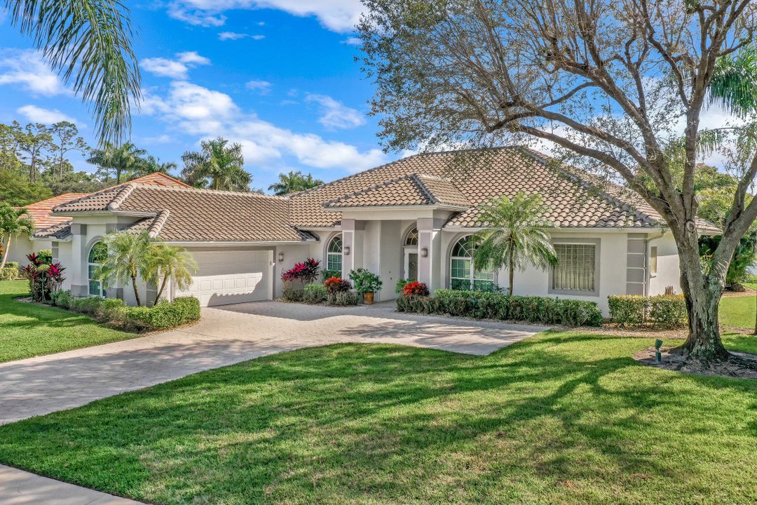 2104 Imperial Cir, Naples, FL 34110