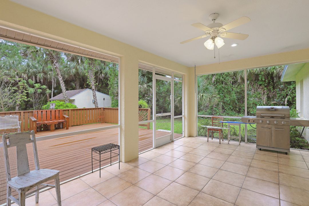 560 4th St NE, Naples, FL 34120