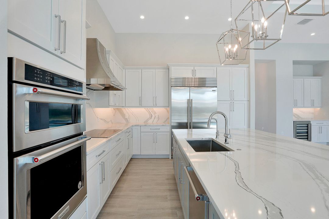 979 Daisy Ct, Marco Island, FL 34145