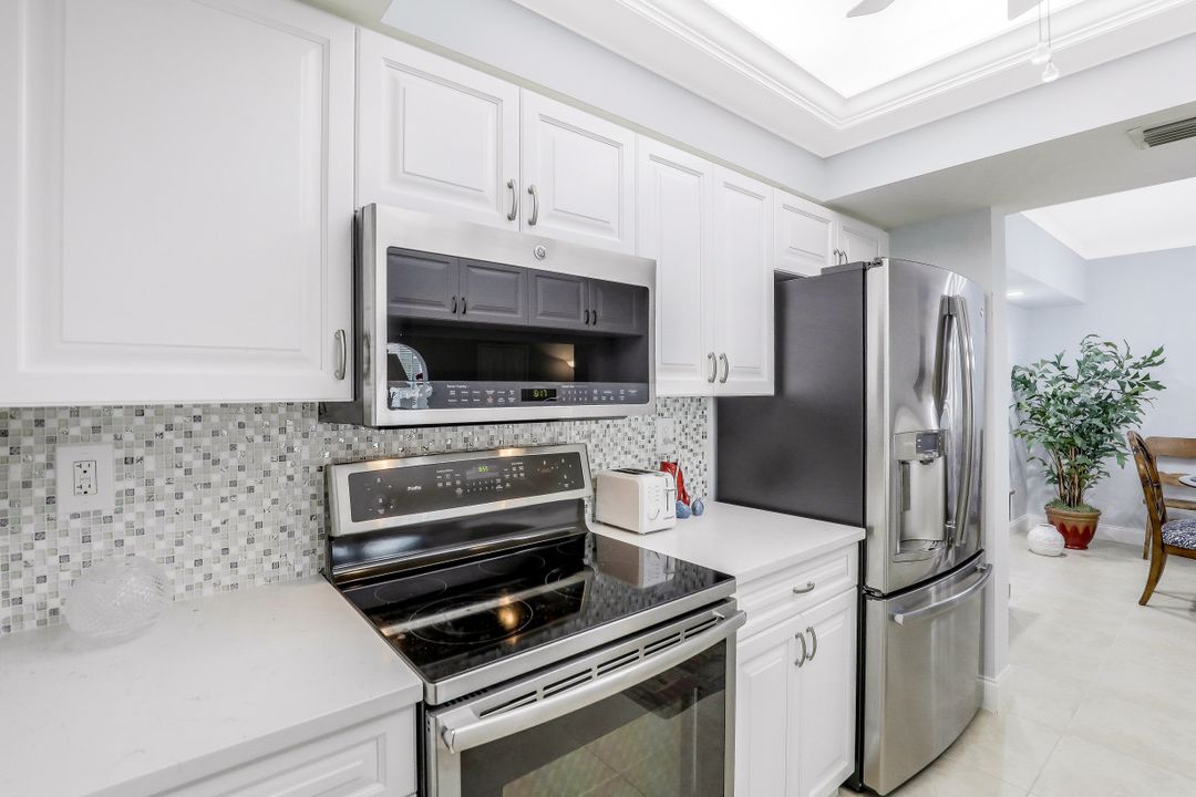 5801 Glencove Dr #503, Naples, FL 34108