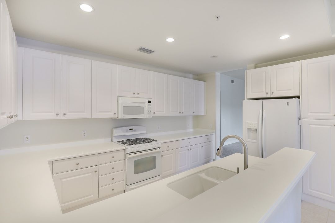 9234 Campanile Cir #102, Naples, FL 34114