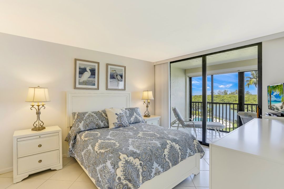 17 Bluebill Ave #305, Naples, FL 34108