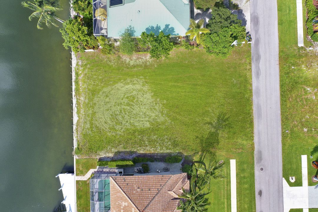 977 Hunt Ct, Marco Island, FL 34145