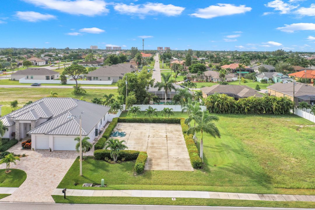 1612 Beach Pkwy W, Cape Coral, FL 33914