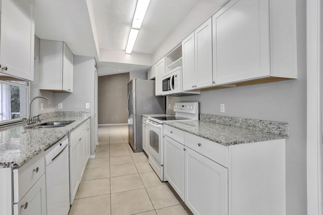 6581 Sable Ridge Ln, Naples, FL 34109