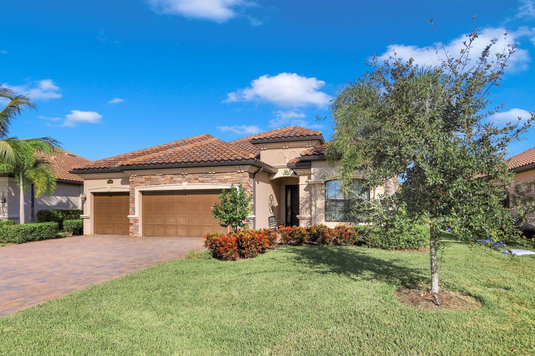 9336 Vercelli Ct, Naples, FL 34113