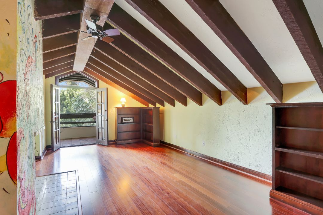 5850 Pelican Bay Blvd #D, Naples, FL 34108