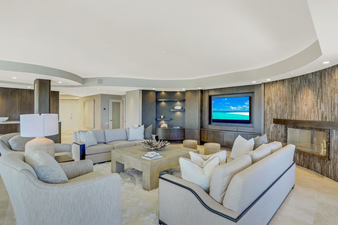 9811 Gulf Shore Dr, Naples, FL 34108