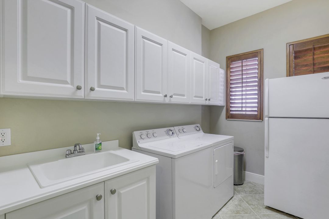 8997 Cherry Oaks Tr #202, Naples, FL 34114