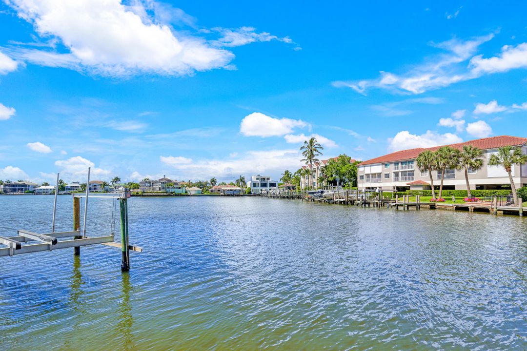 470 Launch Cir #405, Naples, FL 34108