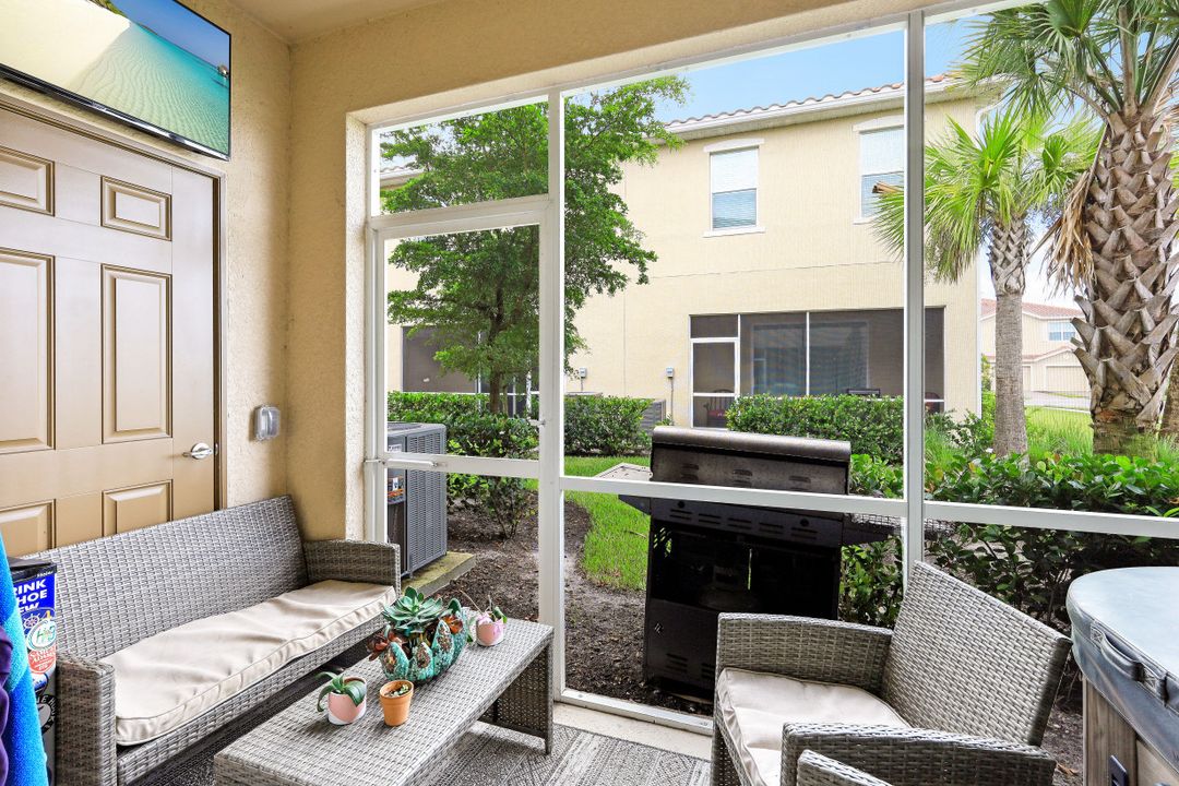 2727 Blossom Wy, Naples, FL 34120