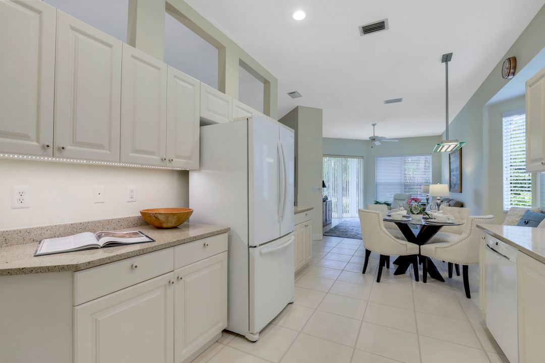 6082 Highwood Park Ct, Naples, FL 34110