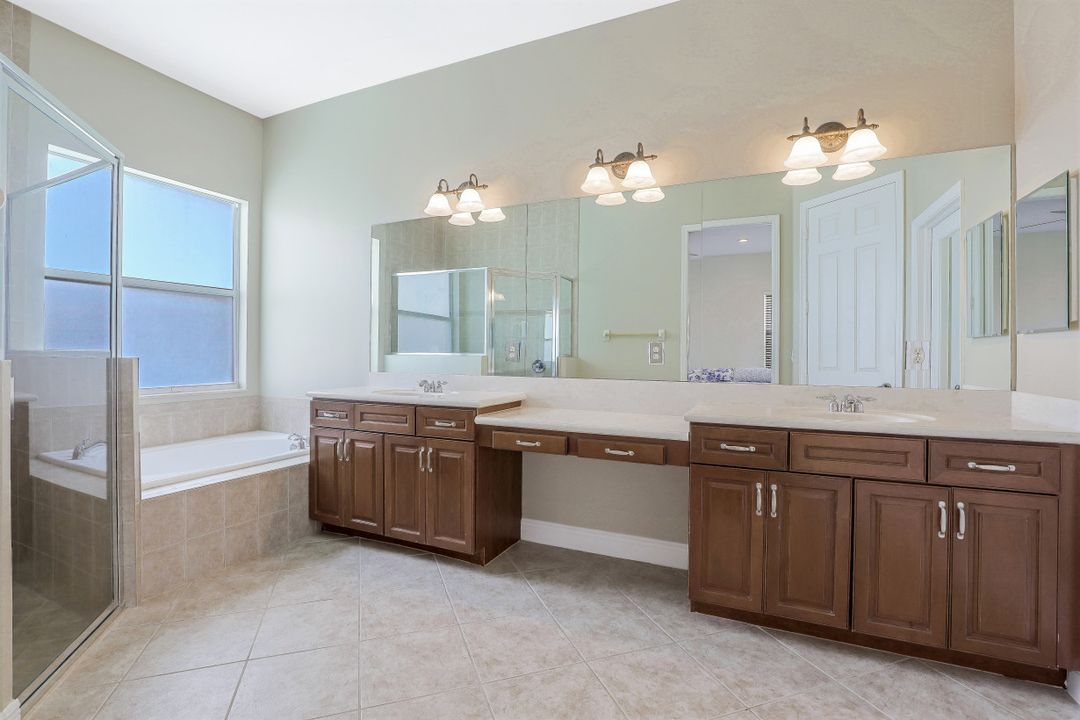1717 Birdie Dr, Naples, FL 34120