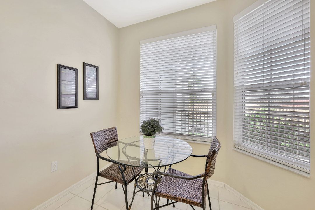 8259 Parkstone Pl #206, Naples, FL 34120
