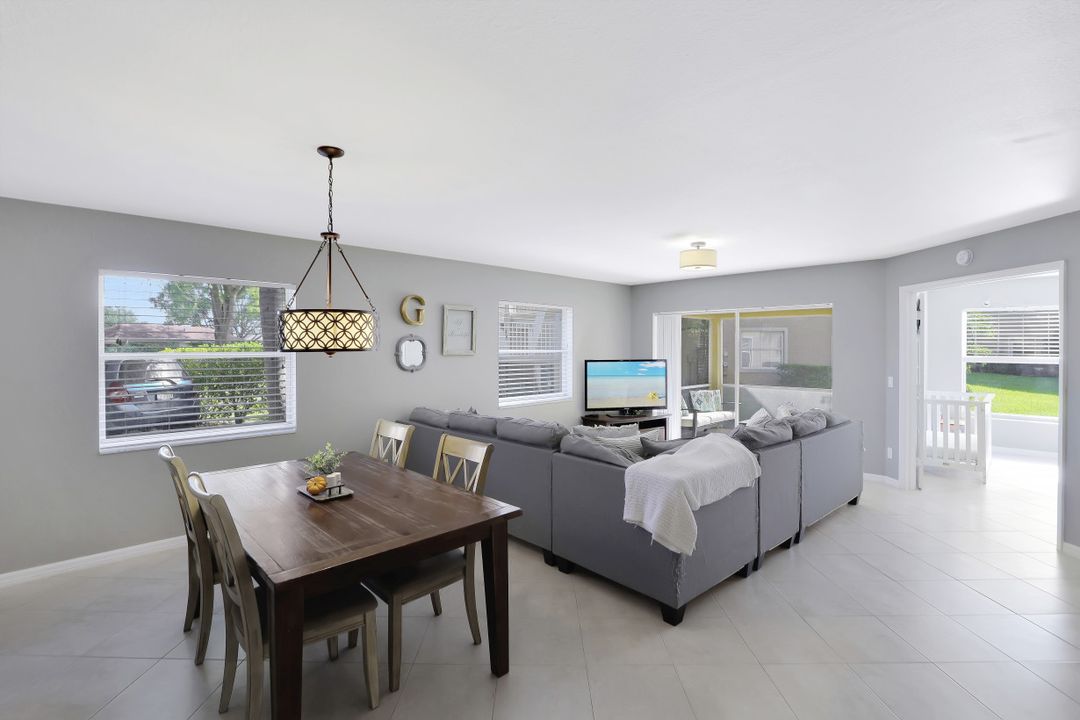 9605 Crescent Garden Dr, Naples, FL 34109