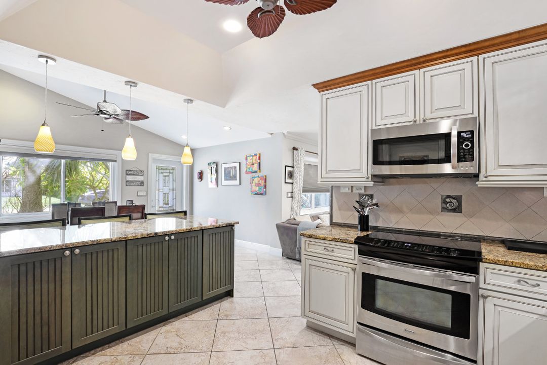 791 96th Ave N, Naples, FL 34108