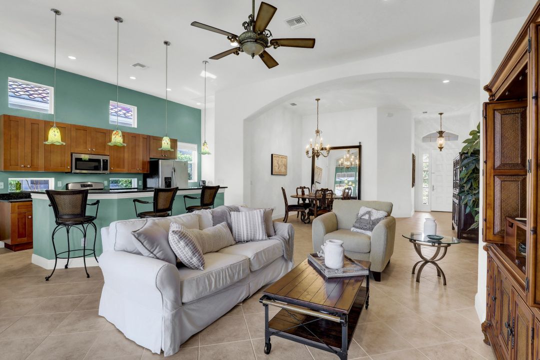 8972 Cherry Oaks Tr, Naples, FL 34114