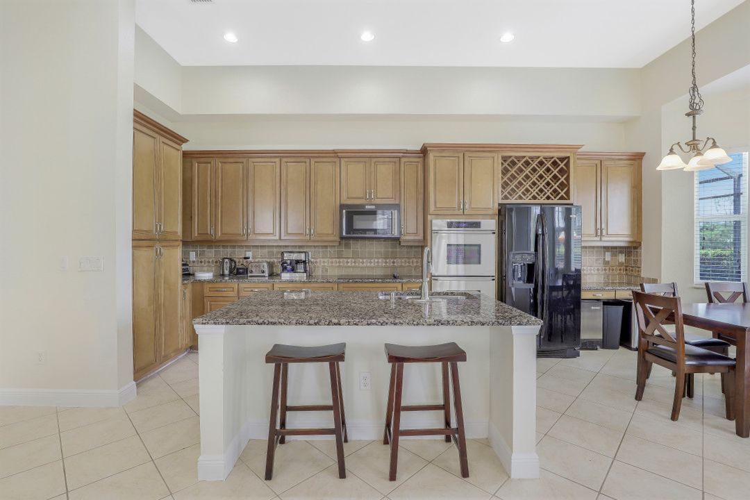 1717 Birdie Dr, Naples, FL 34120
