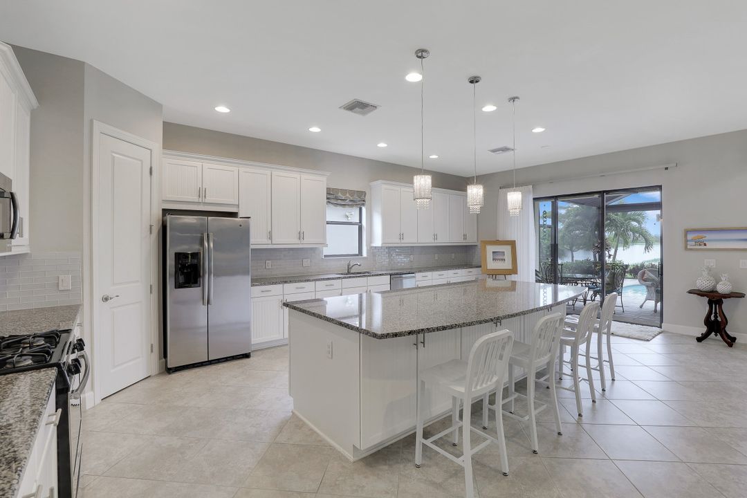 8450 Palacio Terrace W, Naples, FL 34114