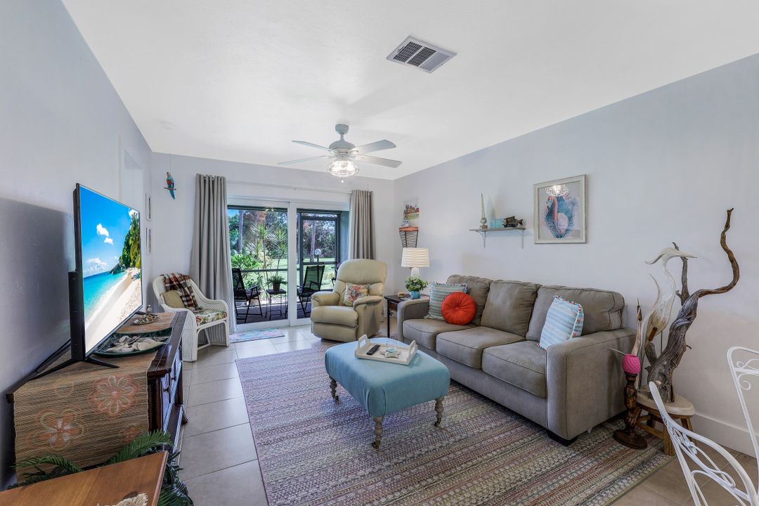 1079 Pine Isle Ln, Naples, FL 34112
