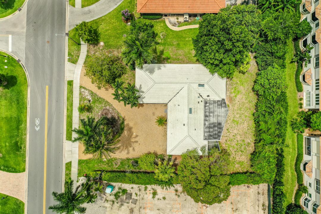 3888 Crayton Rd, Naples, FL 34103